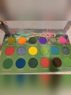 Nomad Bosque Nuboso de Monteverde Eyeshadow Palette